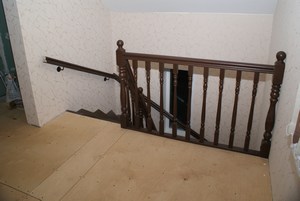 Лестница деревянная сверху на фото