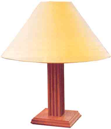 Настольная лампа с элементами древесины